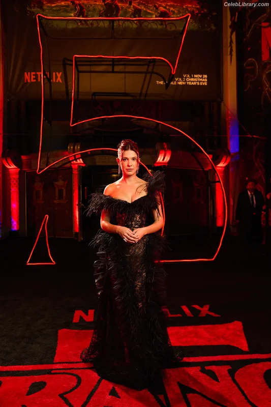 Millie Bobby Brown photo 11 of 4182