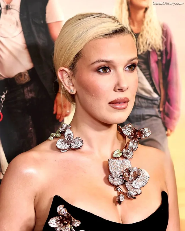 Millie Bobby Brown photo 8 of 4182