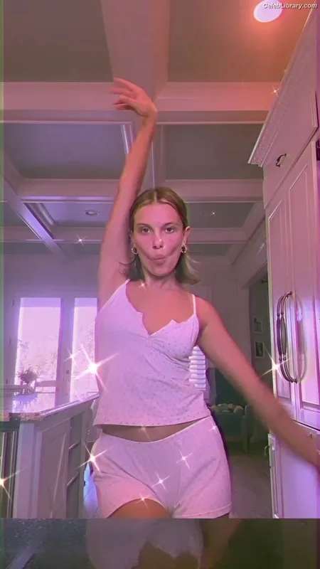 Millie Bobby Brown photo 22 of 4182