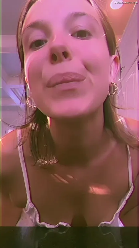 Millie Bobby Brown photo 4 of 4182