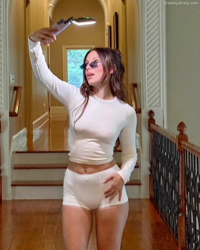 Millie Bobby Brown photo 4 of 4182