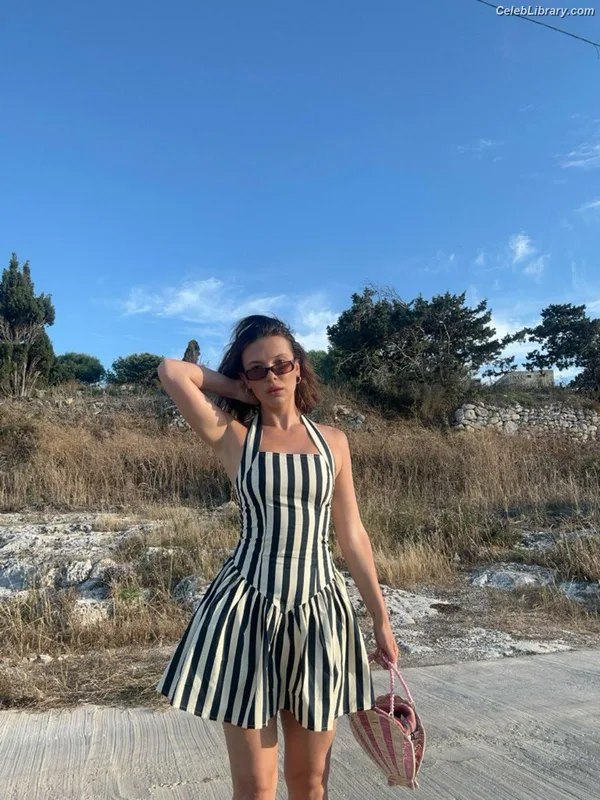Millie Bobby Brown photo 5 of 4182