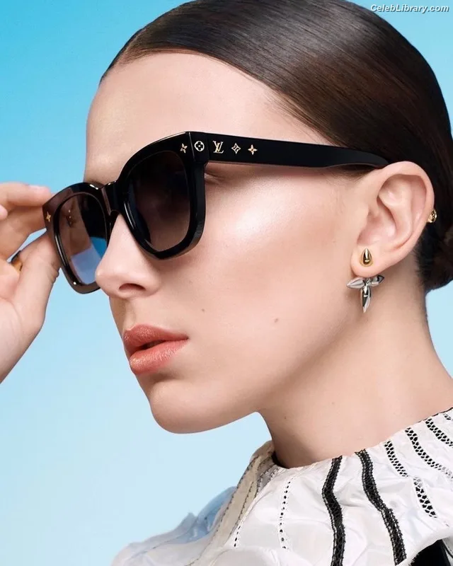 Millie Bobby Brown photo 2 of 4182