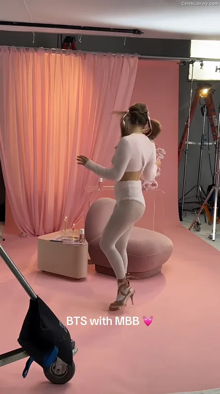 Millie Bobby Brown photo 17 of 4182