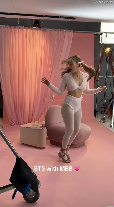 Millie Bobby Brown photo 23 of 4182