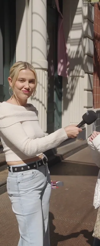 Millie Bobby Brown photo 3 of 4182