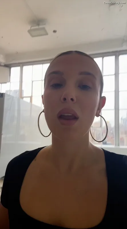 Millie Bobby Brown photo 16 of 4182