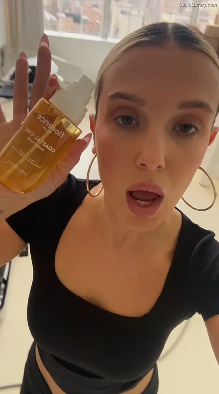 Millie Bobby Brown photo 19 of 4182
