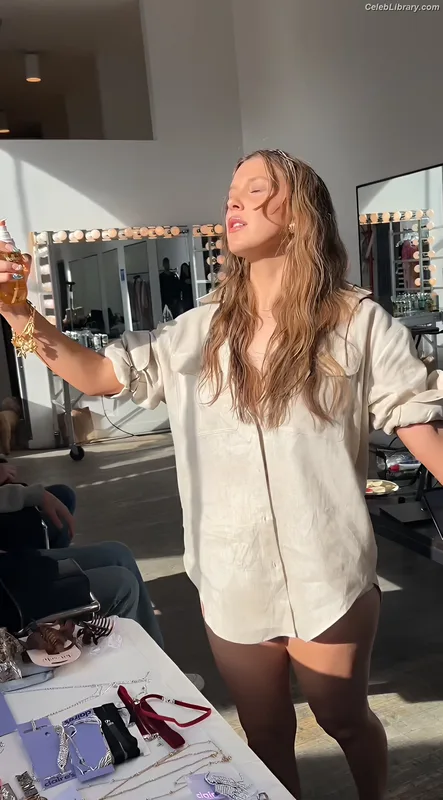 Millie Bobby Brown photo 15 of 4182