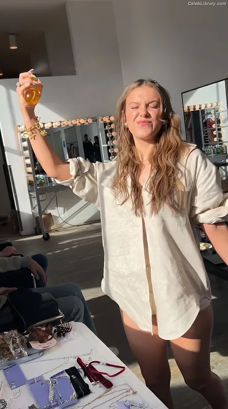 Millie Bobby Brown photo 16 of 4182