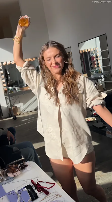 Millie Bobby Brown photo 17 of 4182