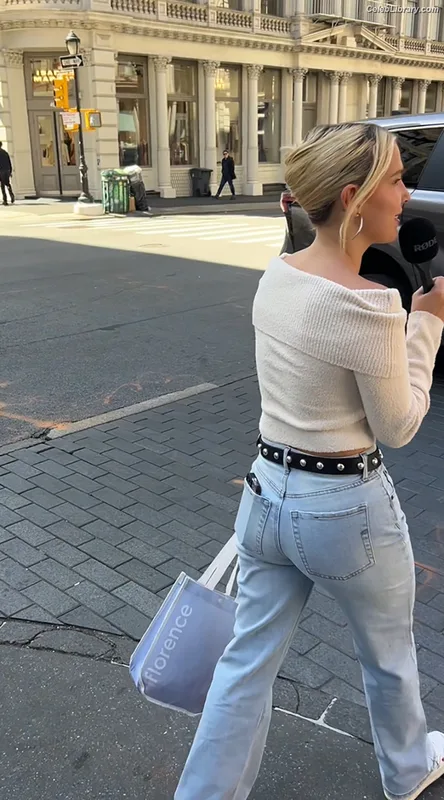 Millie Bobby Brown photo 5 of 4182