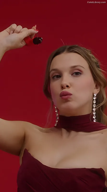 Millie Bobby Brown photo 11 of 4182