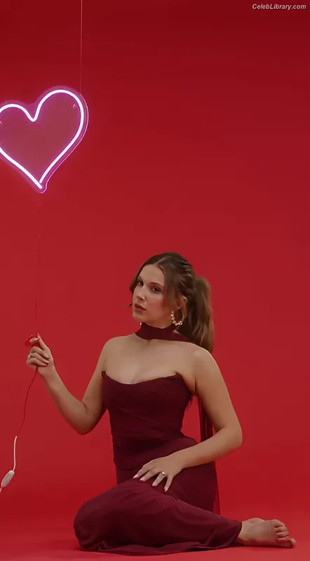 Millie Bobby Brown photo 15 of 4182