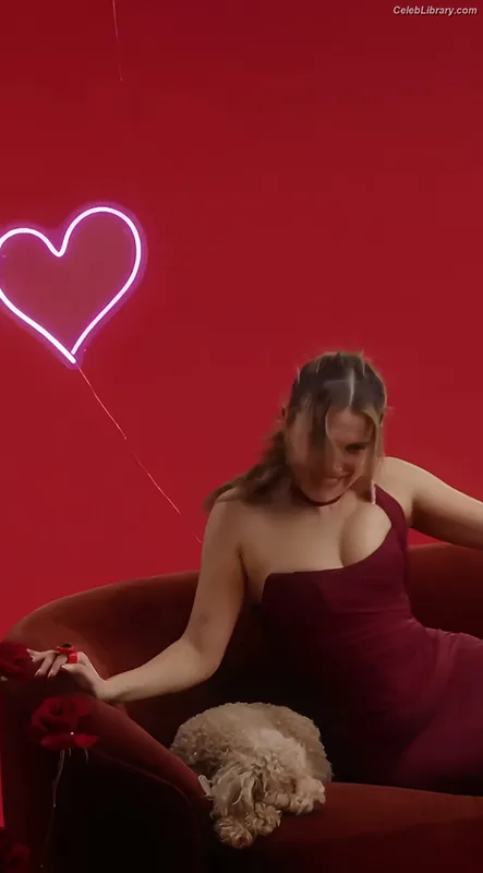 Millie Bobby Brown photo 17 of 4182