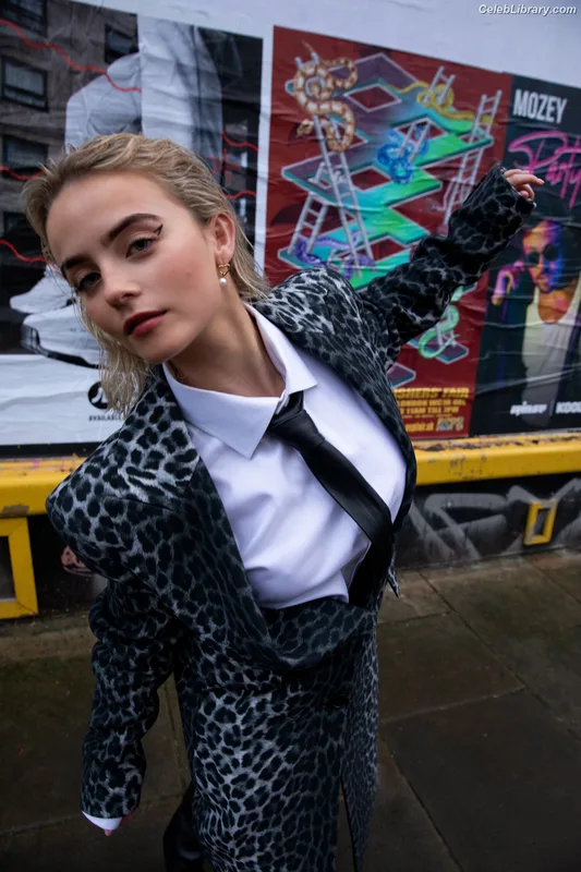 millie gibson photo 11 of 489