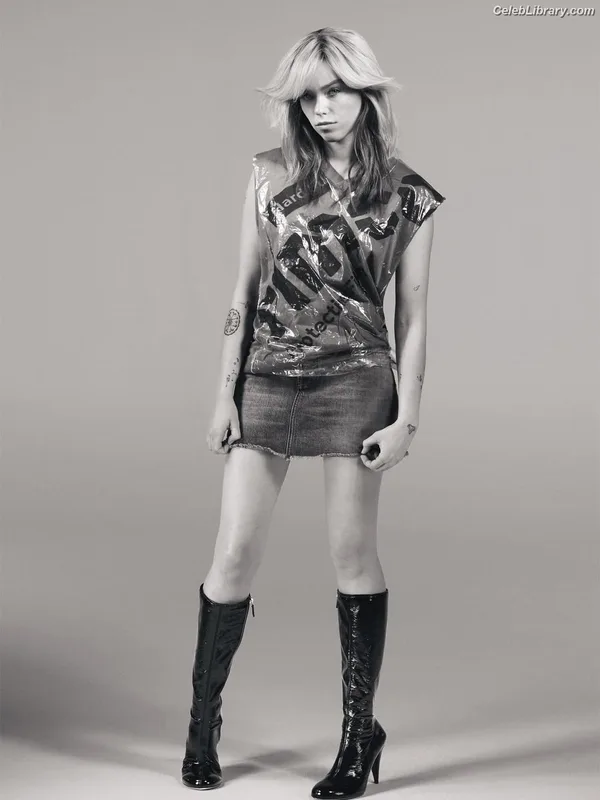 Milly Alcock photo 1 of 615