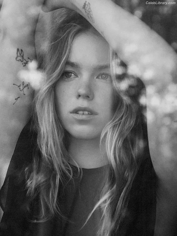 Milly Alcock photo 4 of 615