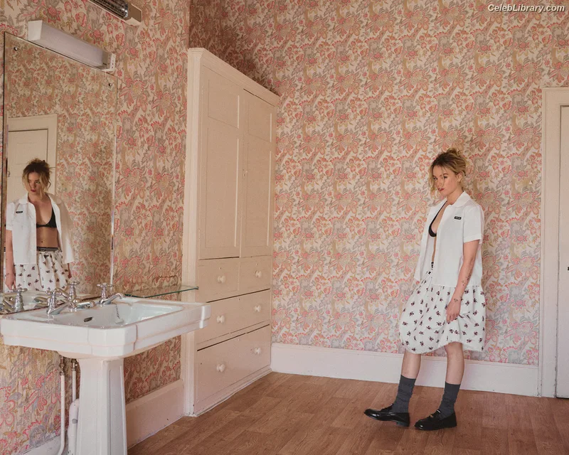 Milly Alcock photo 13 of 615