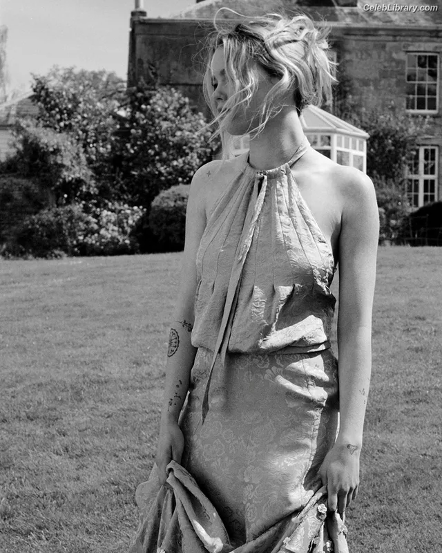 Milly Alcock photo 14 of 615