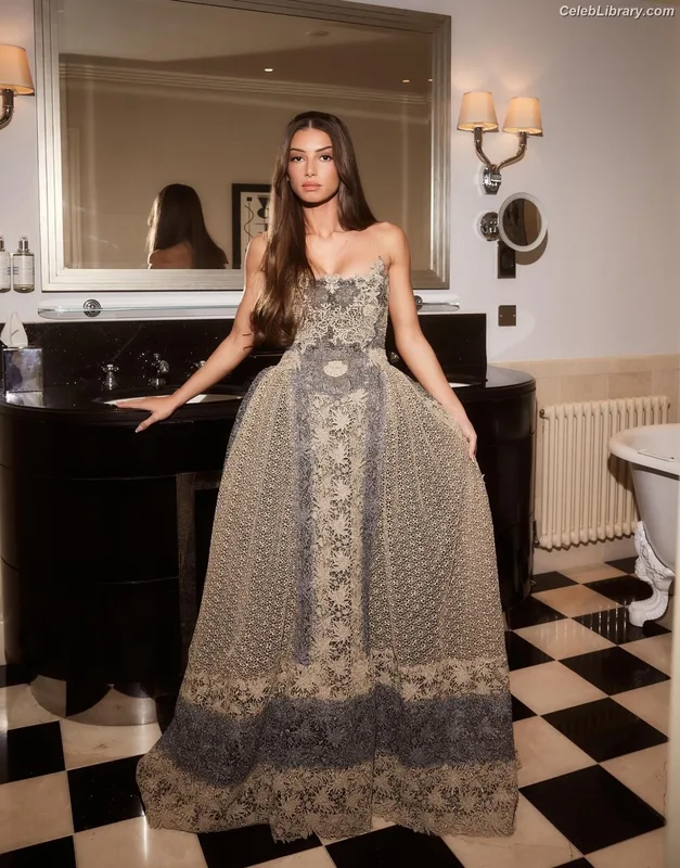Mimi Keene photo 3 of 236