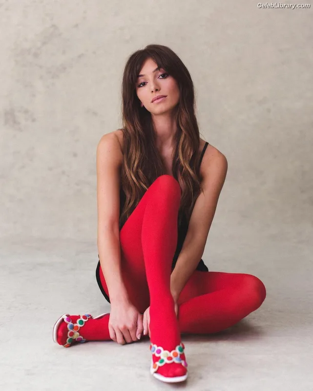 Mimi Keene photo 6 of 236