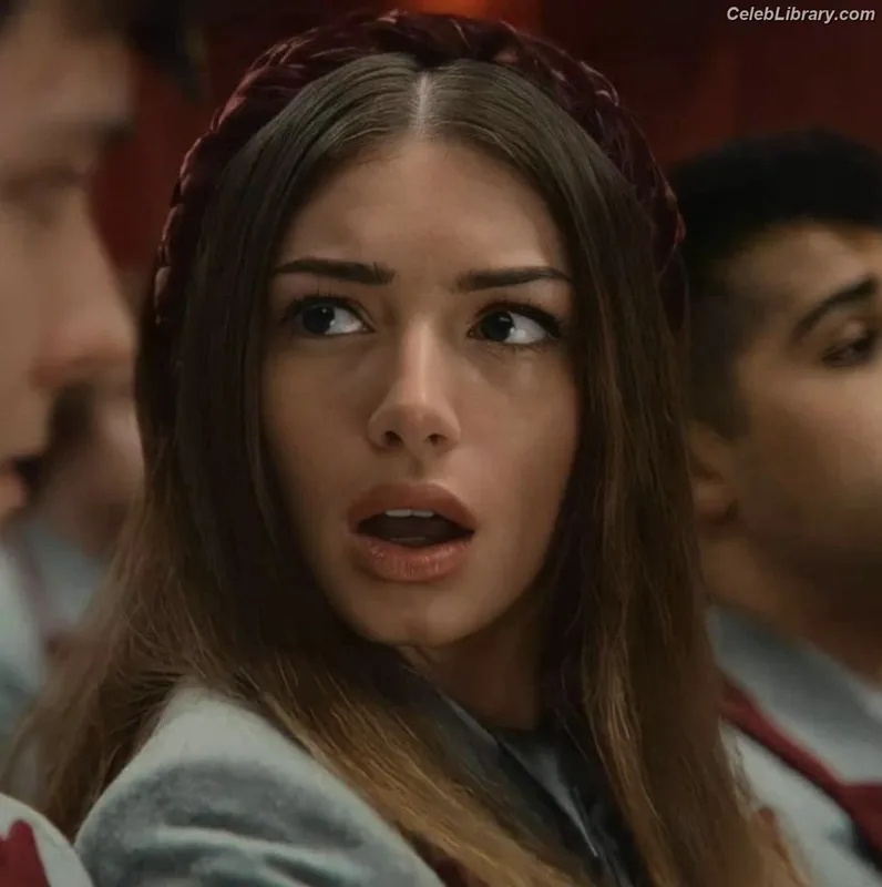 Mimi Keene photo 14 of 236