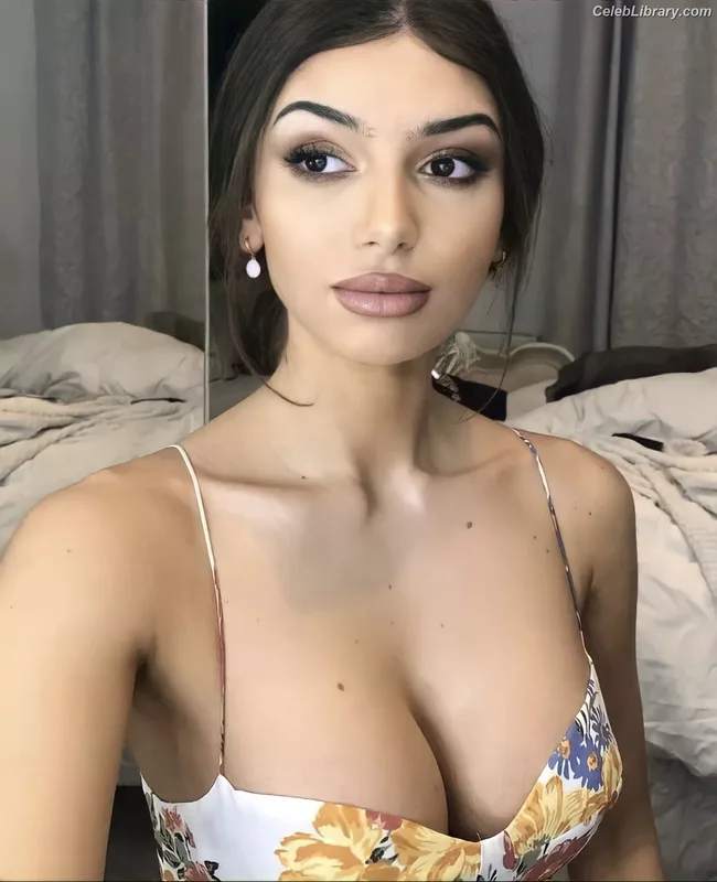 Mimi Keene photo 19 of 236