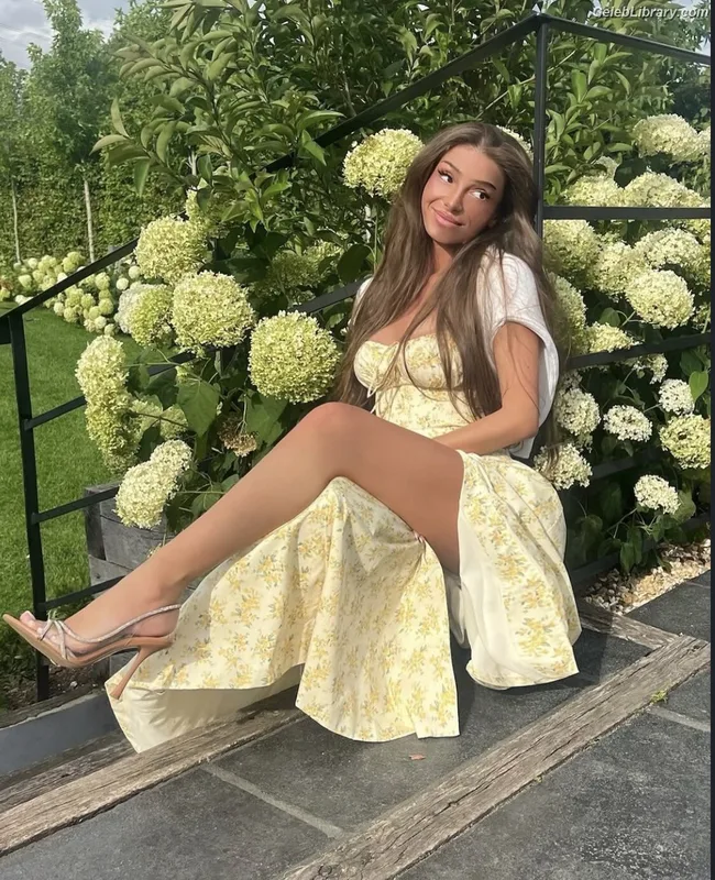 Mimi Keene photo 24 of 236