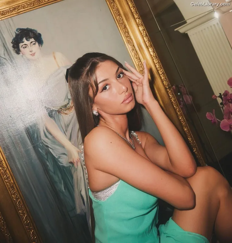 Mimi Keene photo 13 of 236