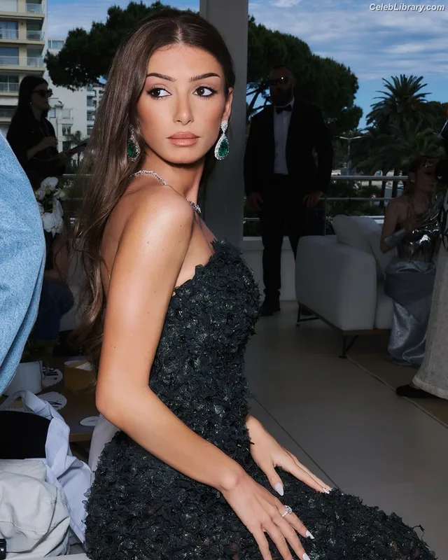 Mimi Keene photo 22 of 236