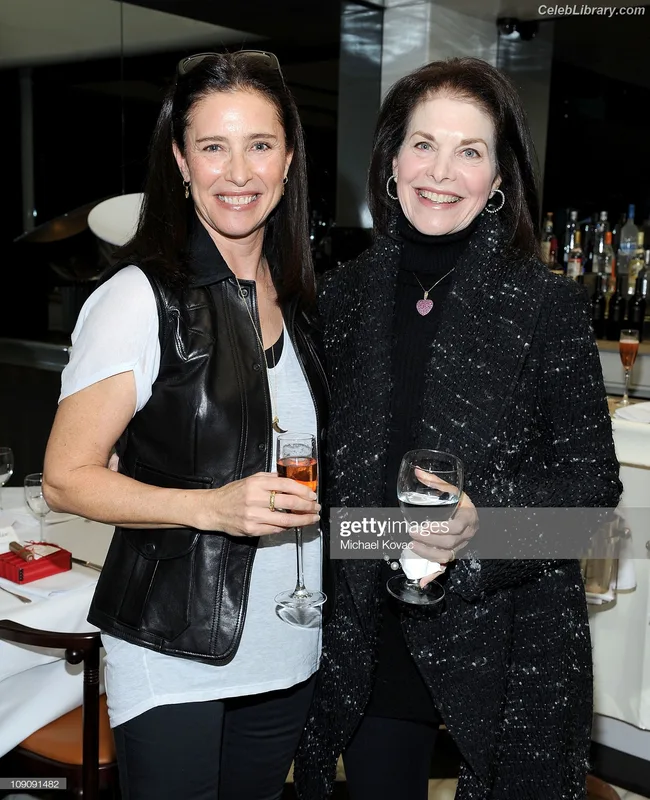 Mimi Rogers photo 12 of 107