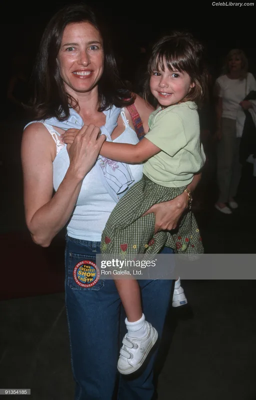 Mimi Rogers photo 10 of 107