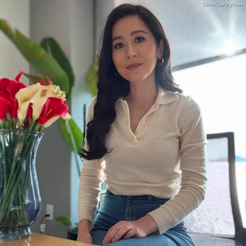 Mina Kimes photo 1 of 521