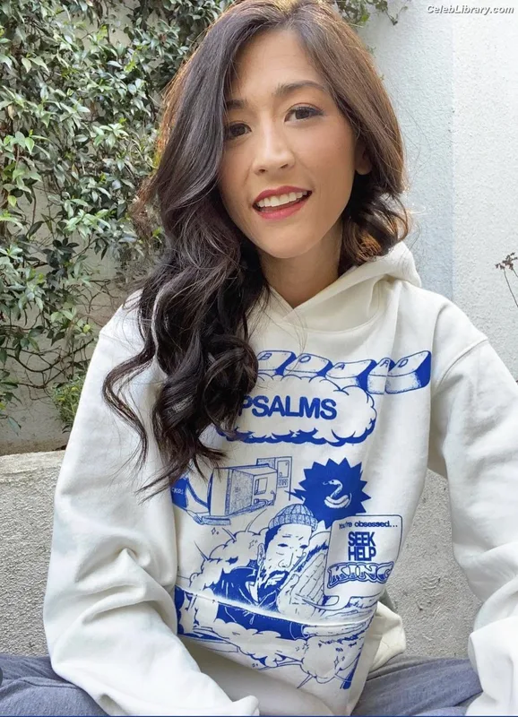 Mina Kimes photo 16 of 521