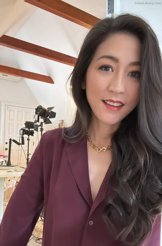 Mina Kimes photo 11 of 521