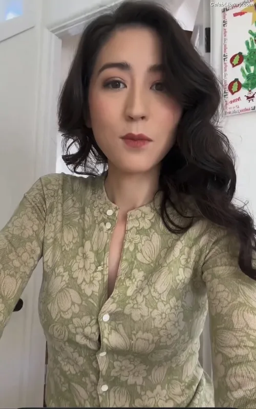 Mina Kimes photo 3 of 521