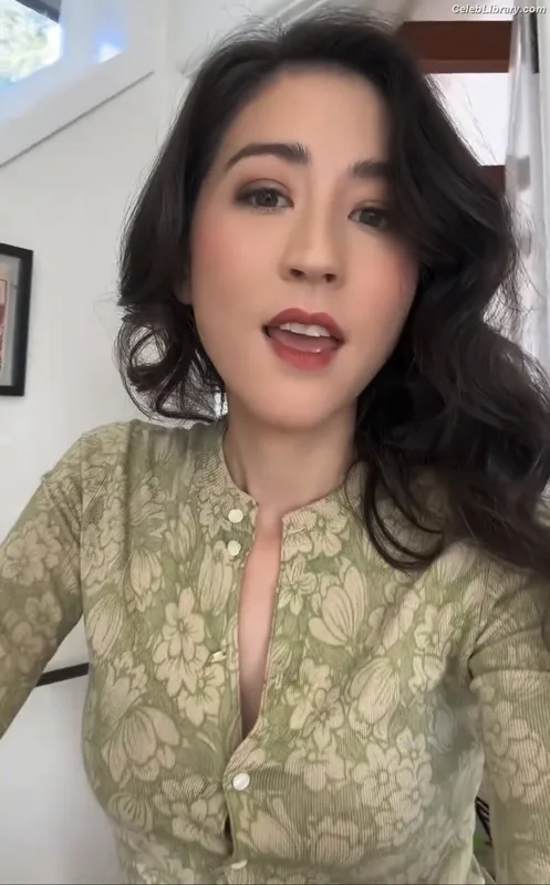 Mina Kimes photo 4 of 521