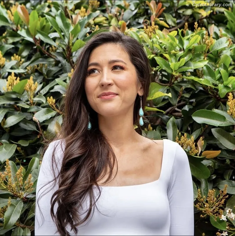 Mina Kimes photo 6 of 521
