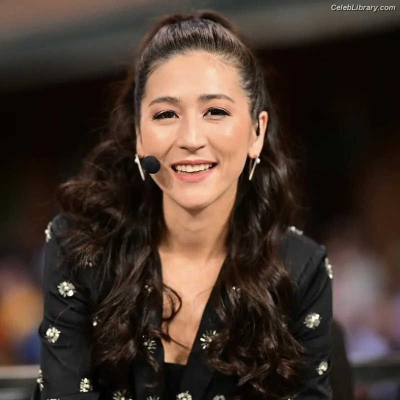 Mina Kimes photo 19 of 521