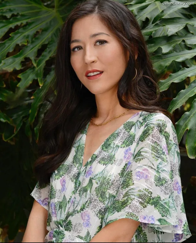 Mina Kimes photo 7 of 521