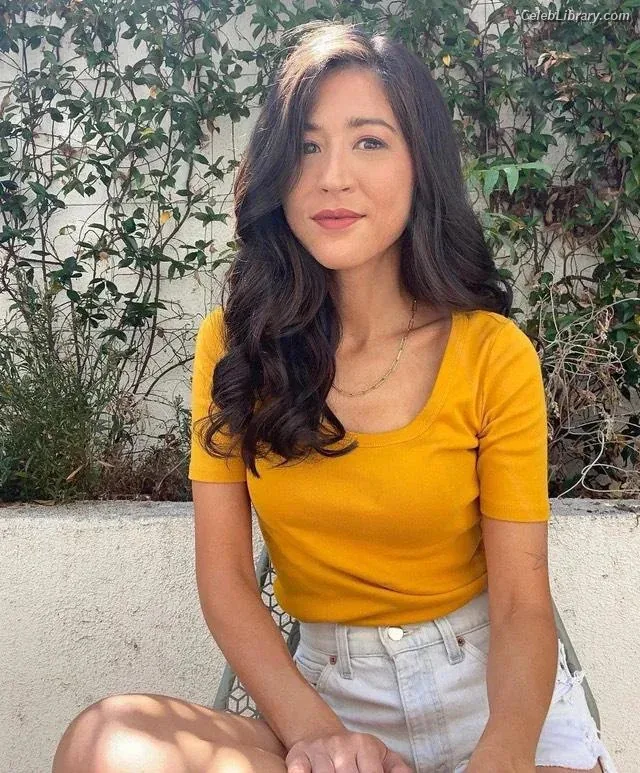 Mina Kimes photo 11 of 521