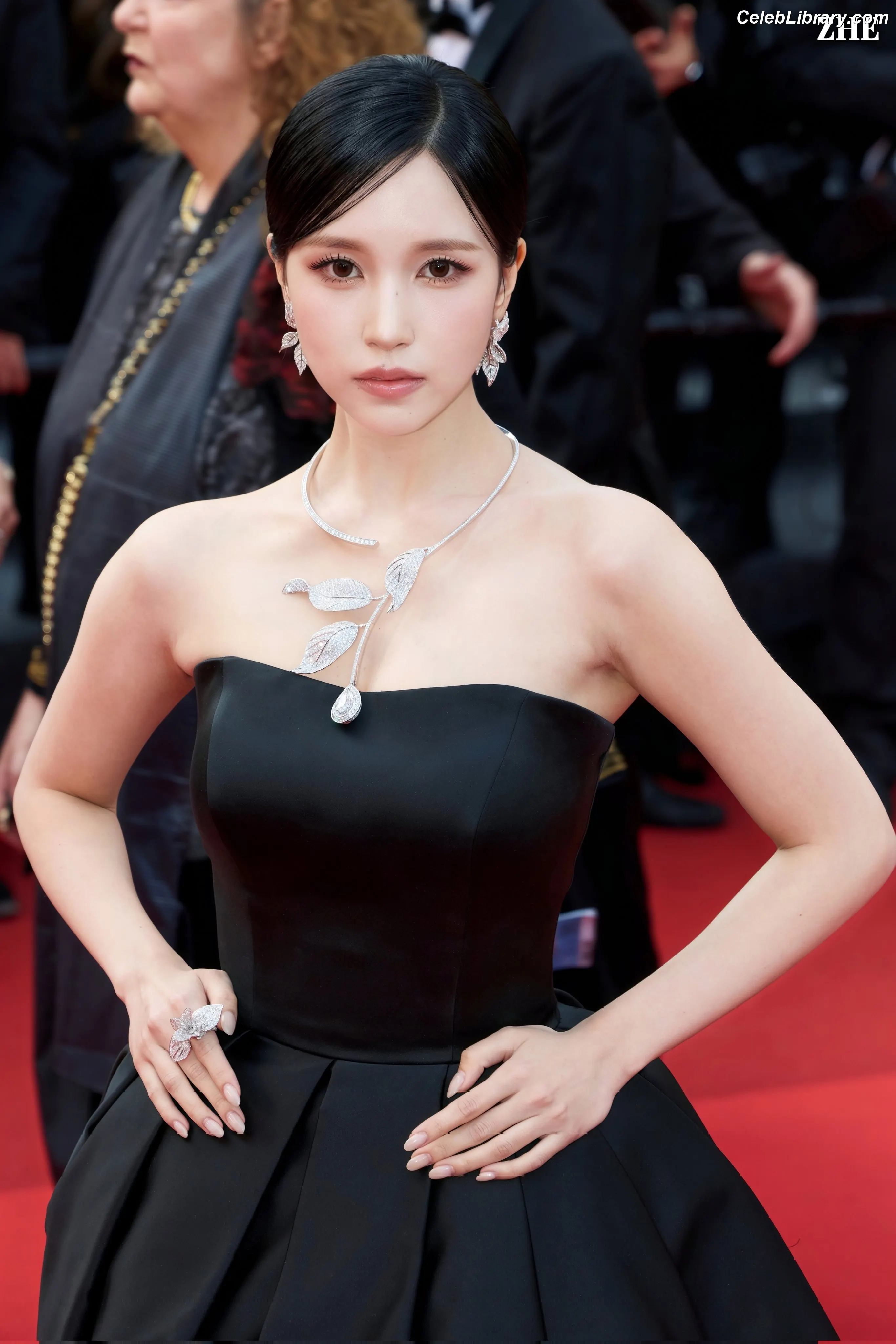 Mina Myoi (TWICE) photo 21 of 292