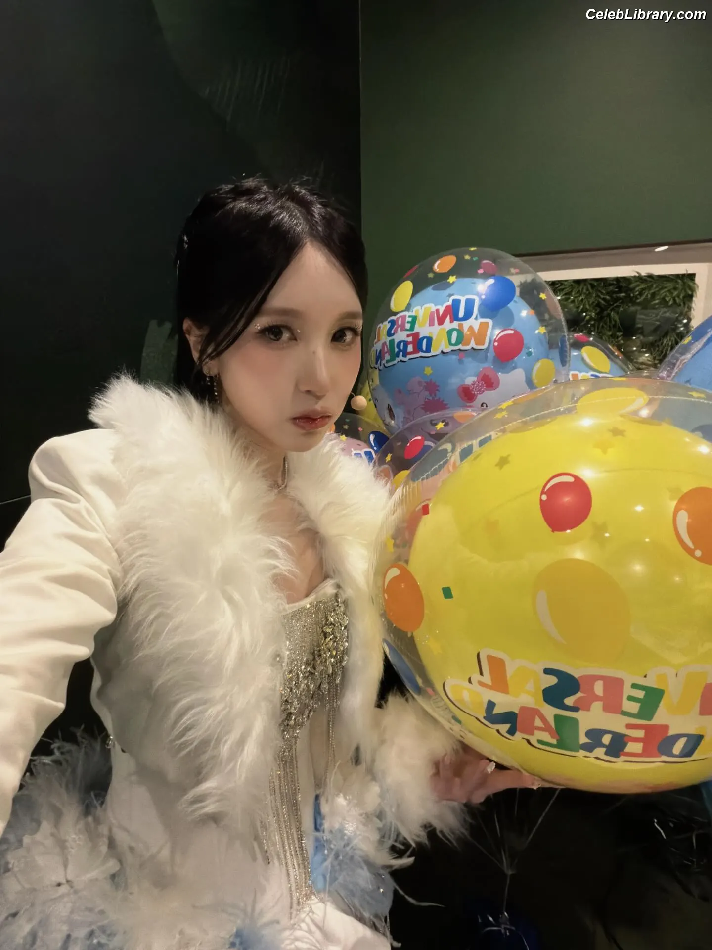 Mina Myoi (TWICE) photo 13 of 292