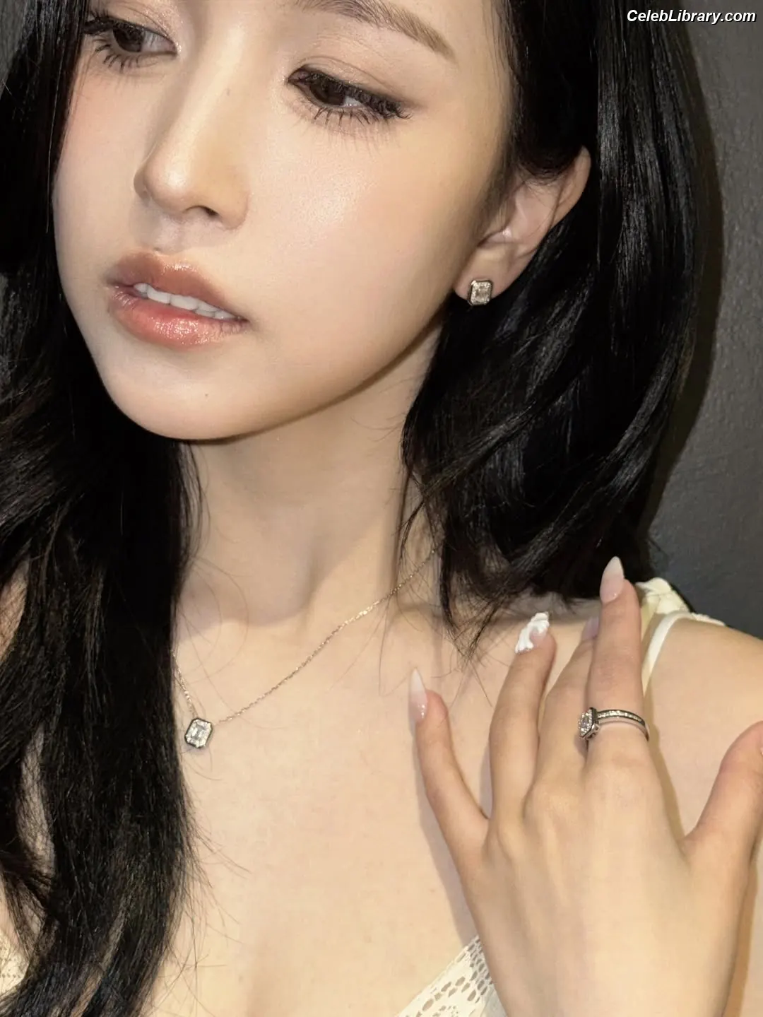 Mina Myoi (TWICE) photo 18 of 292
