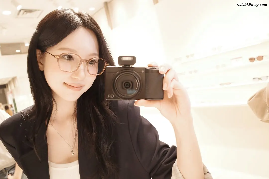 Mina Myoi (TWICE) photo 23 of 292