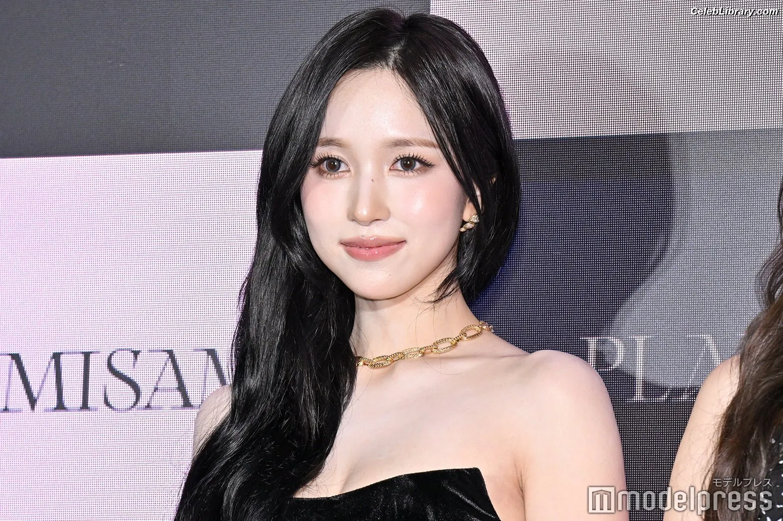 Mina Myoi (TWICE) photo 10 of 292