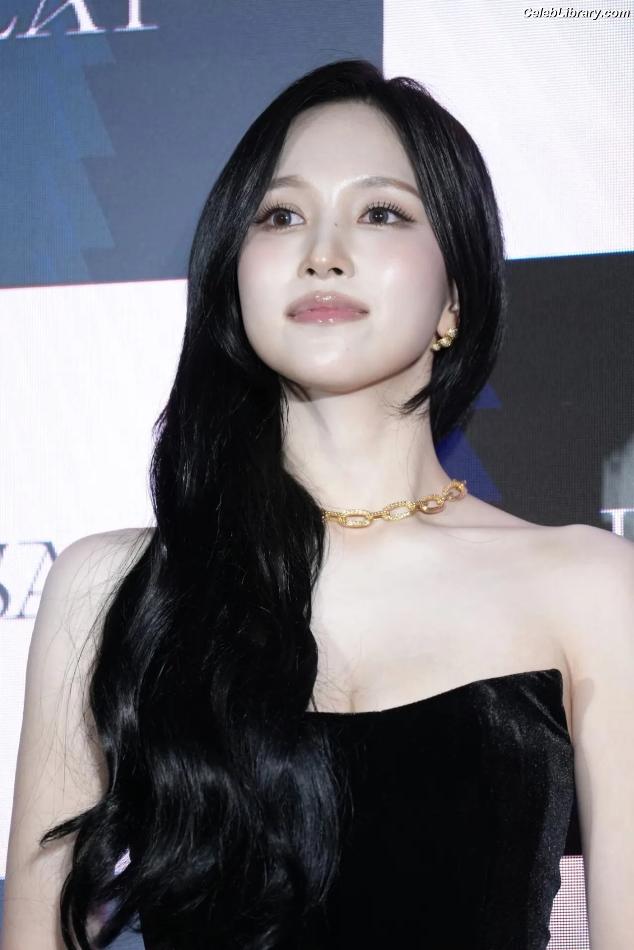 Mina Myoi (TWICE) photo 13 of 292