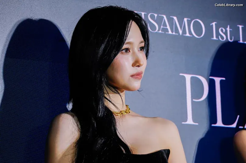 Mina Myoi (TWICE) photo 20 of 292