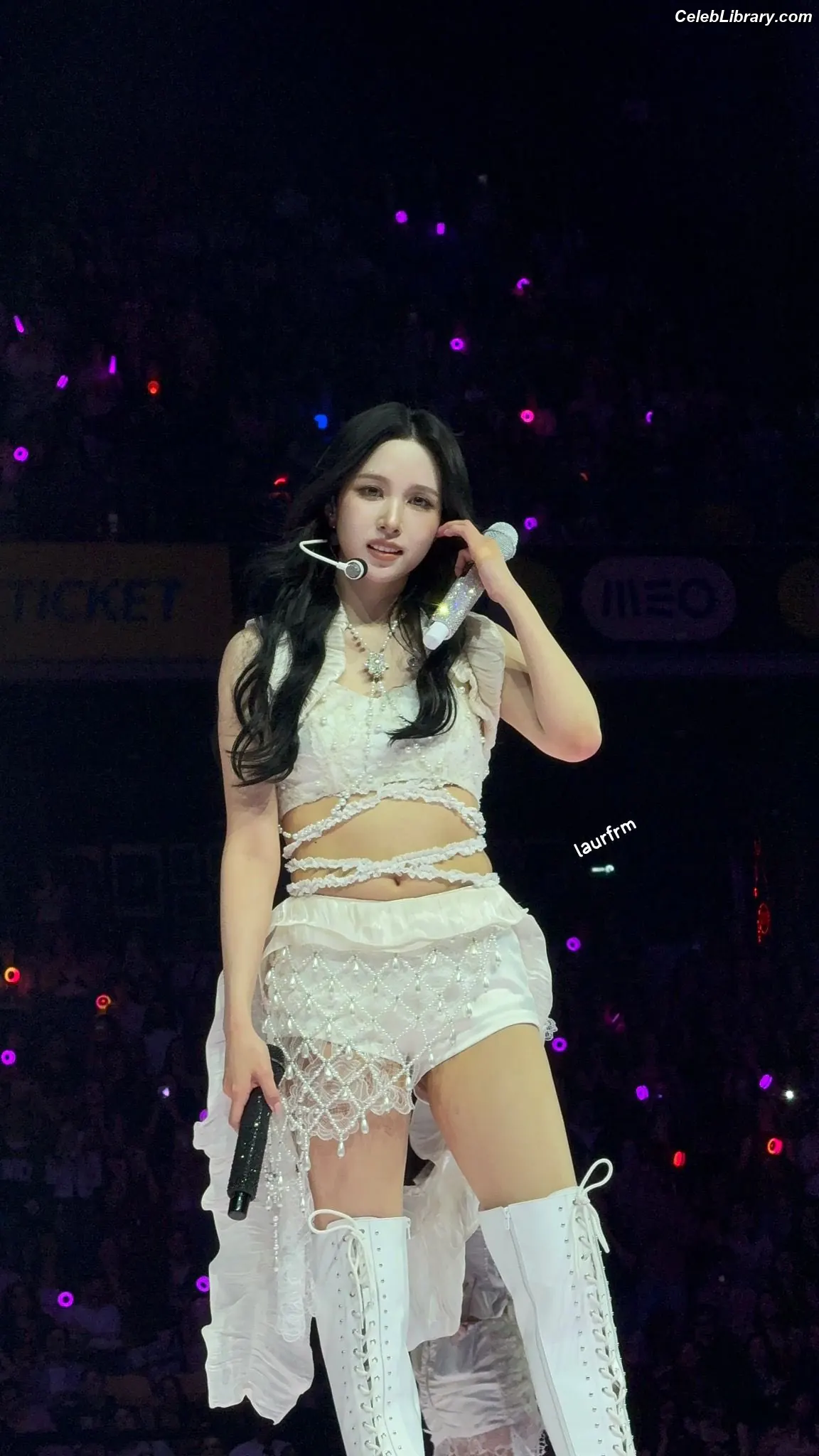 Mina Myoi (TWICE) photo 2 of 292